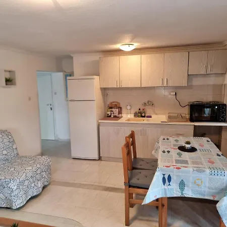 Lucas4 Apartment Flogita